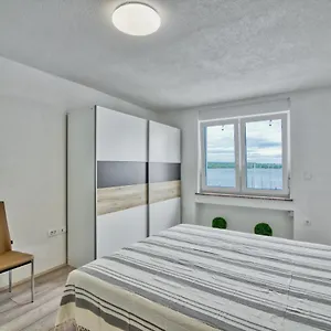Marina With Sea View Apartman