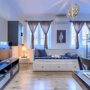 Monte Zaro Hostel